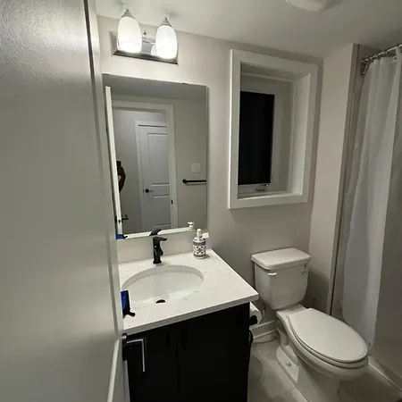 Cozy Modern In A Family Friendly Neighborhood Ottawa
