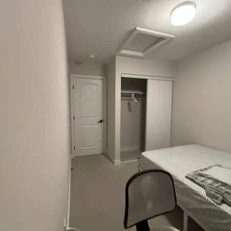 Cozy Modern In A Family Friendly Neighborhood * Ottawa