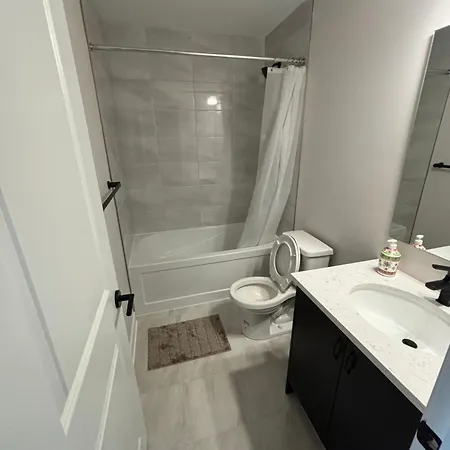 Cozy Modern In A Family Friendly Neighborhood Homestay Ottawa