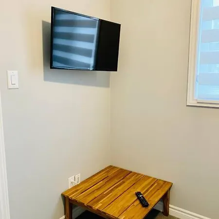 Modern 3 Story Townhouse In A Great Location! * Ottawa