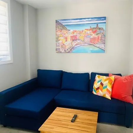 Modern 3 Story Townhouse In A Great Location! Holiday home