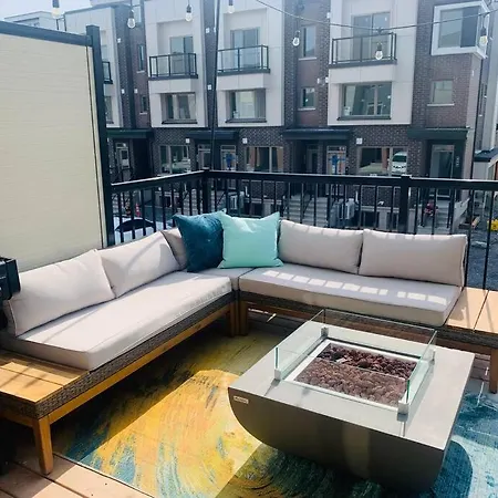 Modern 3 Story Townhouse In A Great Location! * Ottawa
