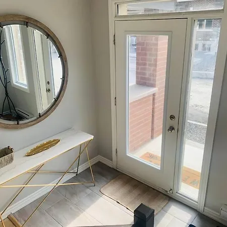 Modern 3 Story Townhouse In A Great Location! *