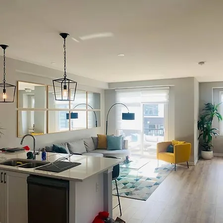 Modern 3 Story Townhouse In A Great Location! *