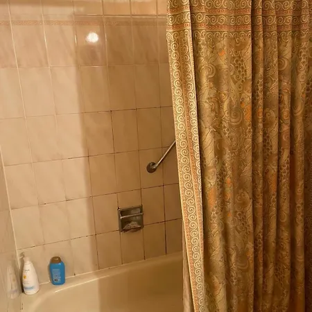 Classic Calm For Females Only - Pour Les Femmes Seulement Homestay Ottawa