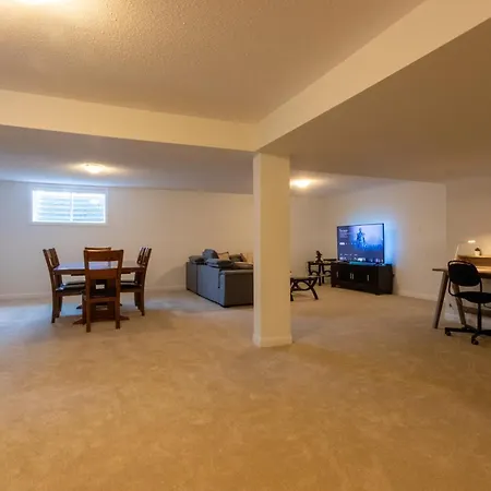 Modern 1br Haven With Big Lounge