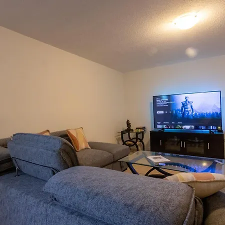 Modern 1br Haven With Big Lounge Apartment