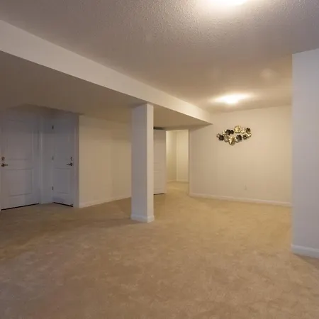 Apartment Modern 1br Haven With Big Lounge *