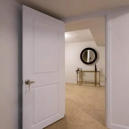 Modern 1br Haven With Big Lounge Apartment Ottawa