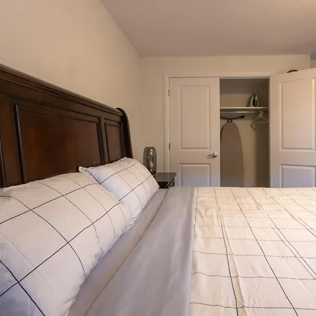 Modern 1br Haven With Big Lounge *