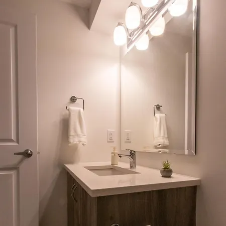 Modern 1br Haven With Big Lounge Apartment *