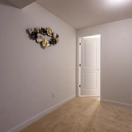 Apartment Modern 1br Haven With Big Lounge Ottawa