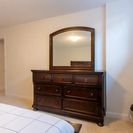 Modern 1br Haven With Big Lounge *