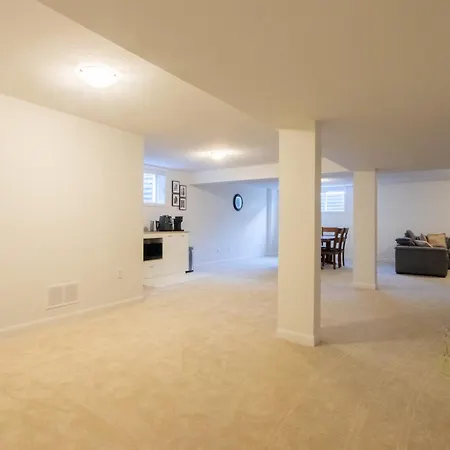 Modern 1br Haven With Big Lounge Apartment