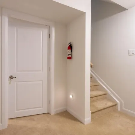 Apartment Modern 1br Haven With Big Lounge Ottawa