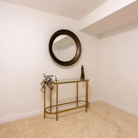Modern 1br Haven With Big Lounge