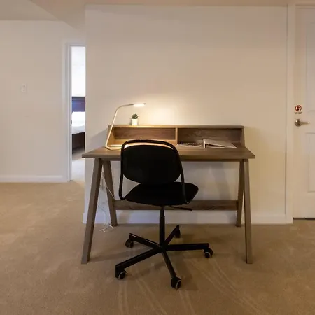 Apartment Modern 1br Haven With Big Lounge