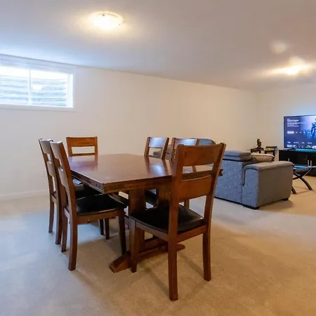 Apartment Modern 1br Haven With Big Lounge Ottawa