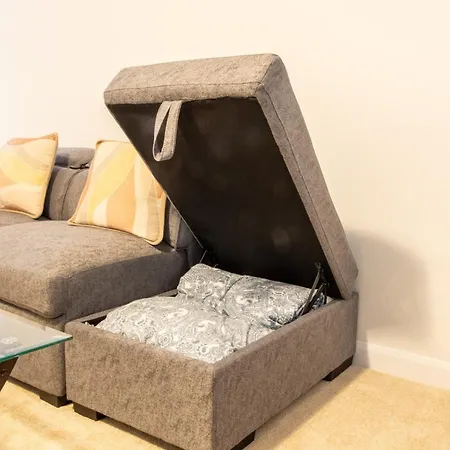 Apartment Modern 1br Haven With Big Lounge
