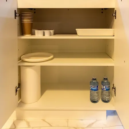 Modern 1br Haven With Big Lounge *