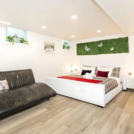 Cozy Modern 4br With Sunny Patio Ottawa