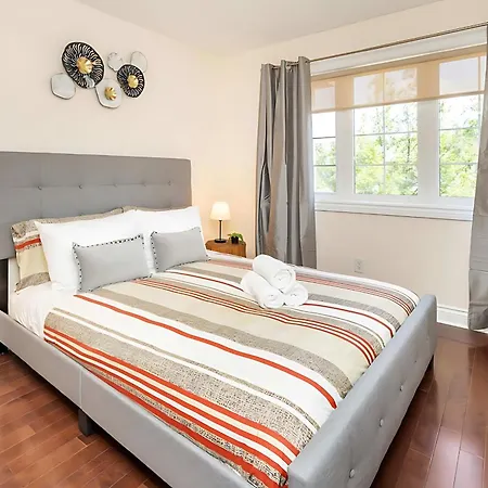 Cozy Modern 4br With Sunny Patio Holiday home Ottawa