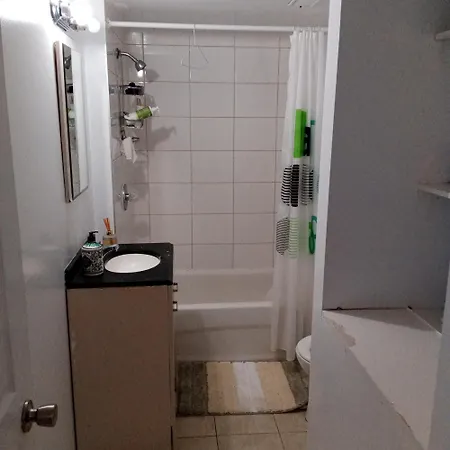 The Basement By The Side Door Bed & Breakfast Ottawa