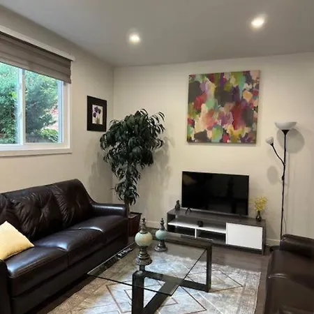 New, Private Downtown - Minimum 30 Day *