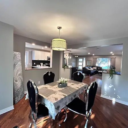 Spacious And Cosy Bungalow Holiday home Ottawa
