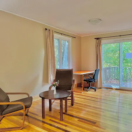 King Size Bedroom & Private Bathroom & Free Parking *