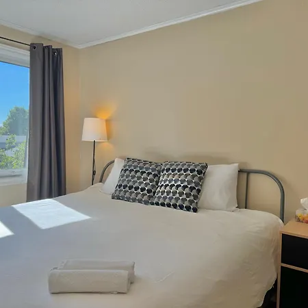 Homestay King Size Bedroom & Private Bathroom & Free Parking