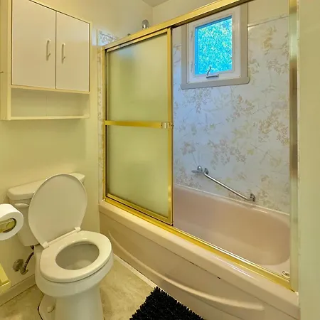 King Size Bedroom & Private Bathroom & Free Parking *