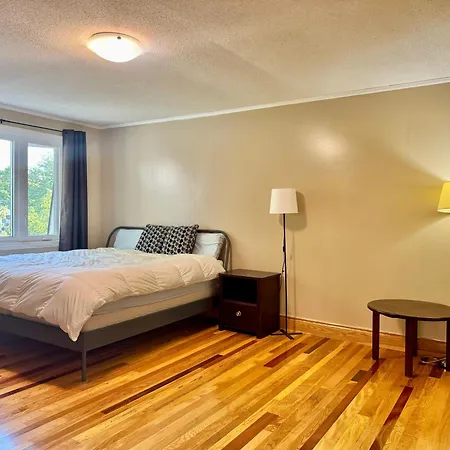 Homestay King Size Bedroom & Private Bathroom & Free Parking *
