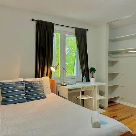 Free Parking Cozy Bedroom With Shared Bathroom