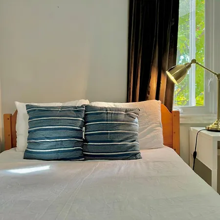 Free Parking Cozy Bedroom With Shared Bathroom Homestay Ottawa