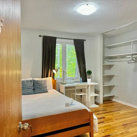 Free Parking Cozy Bedroom With Shared Bathroom Homestay