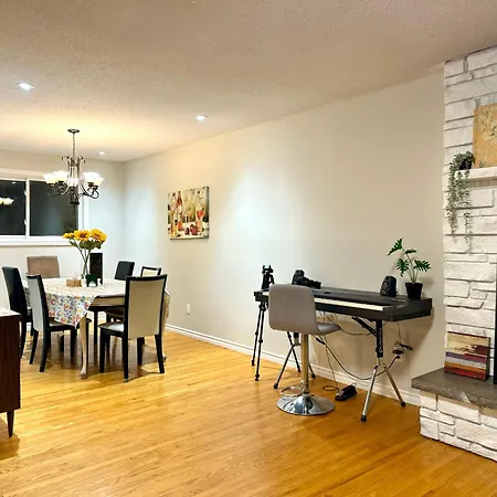Homestay Free Parking Cozy Bedroom With Shared Bathroom *