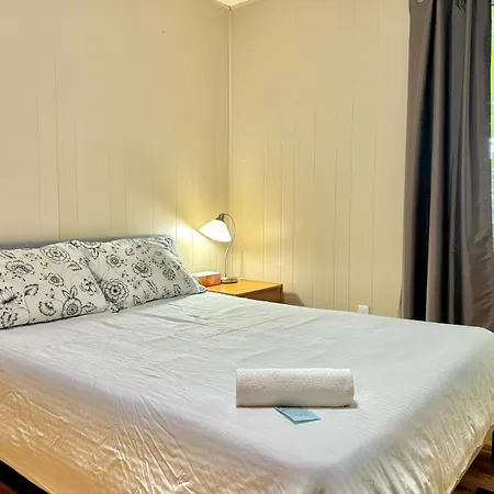 Free Parking Cozy Bedroom With Shared Bathroom Homestay *