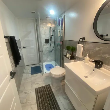 Beautiful 1 Bedroom Basement In