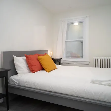 Montfort Apartment *