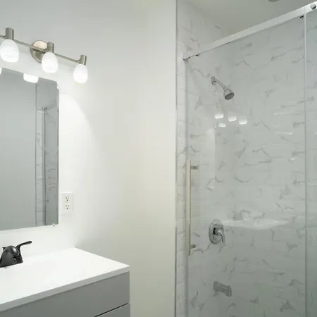 Montfort Apartment *