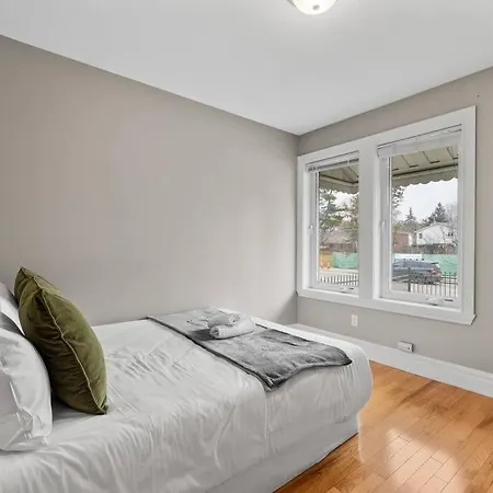 W Hot Tub 4 Beds 4 Car Parking 1845 Sq Ft *