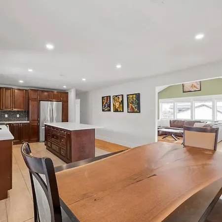 W Hot Tub 4 Beds 4 Car Parking 1845 Sq Ft Villa Ottawa