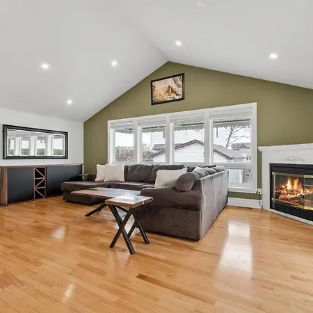 W Hot Tub 4 Beds 4 Car Parking 1845 Sq Ft * Ottawa