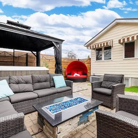W Hot Tub 4 Beds 4 Car Parking 1845 Sq Ft