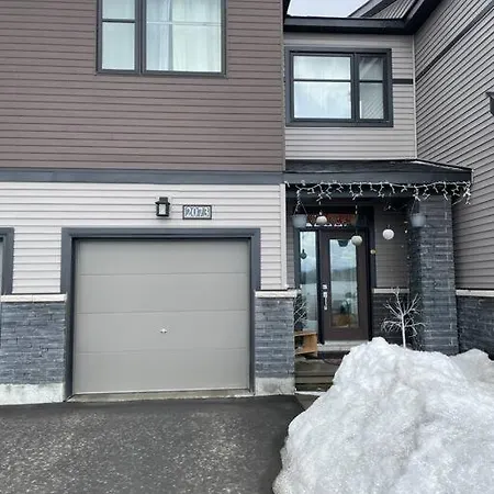 Krishna Newly Built-3 Bedroomtownhouse Holiday home Ottawa