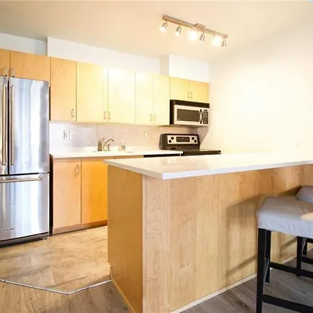 2 Bedroom Downtown Apartment *