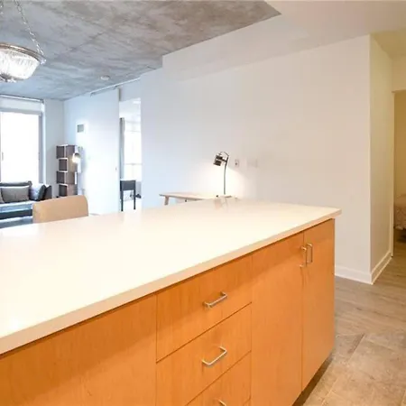 2 Bedroom Downtown *