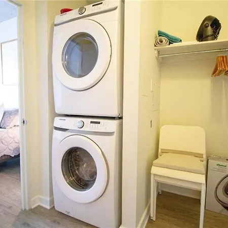 2 Bedroom Downtown *