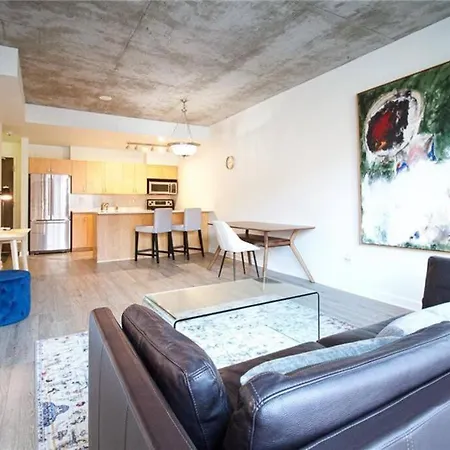 Apartment 2 Bedroom Downtown *
